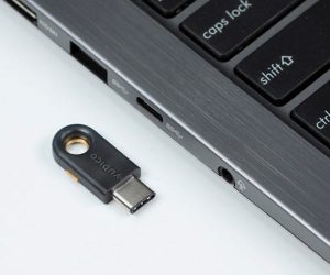 YubiKey 5C dan Laptop